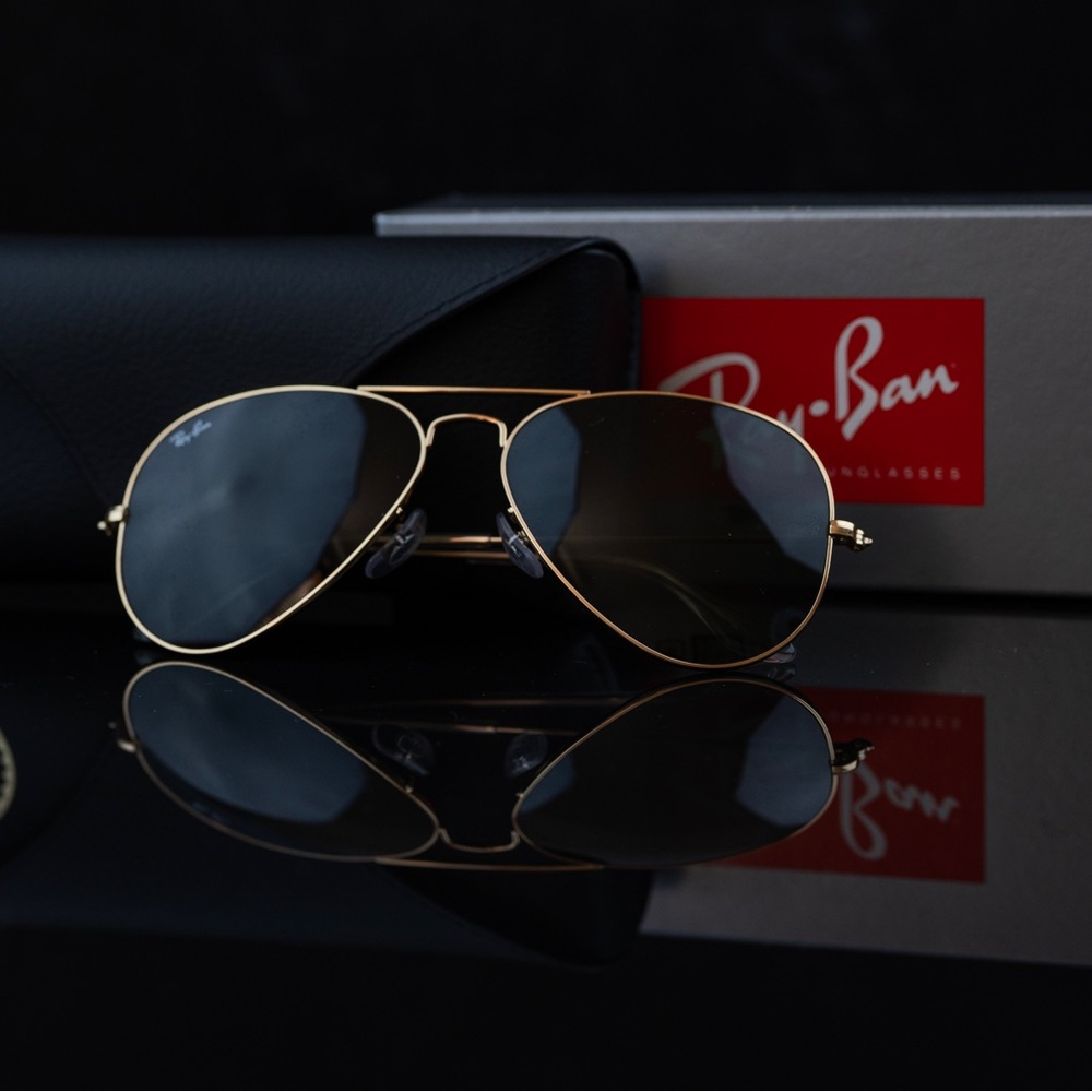 Ray-Ban Classic Black and Gold Aviator Sunglasses (size large)